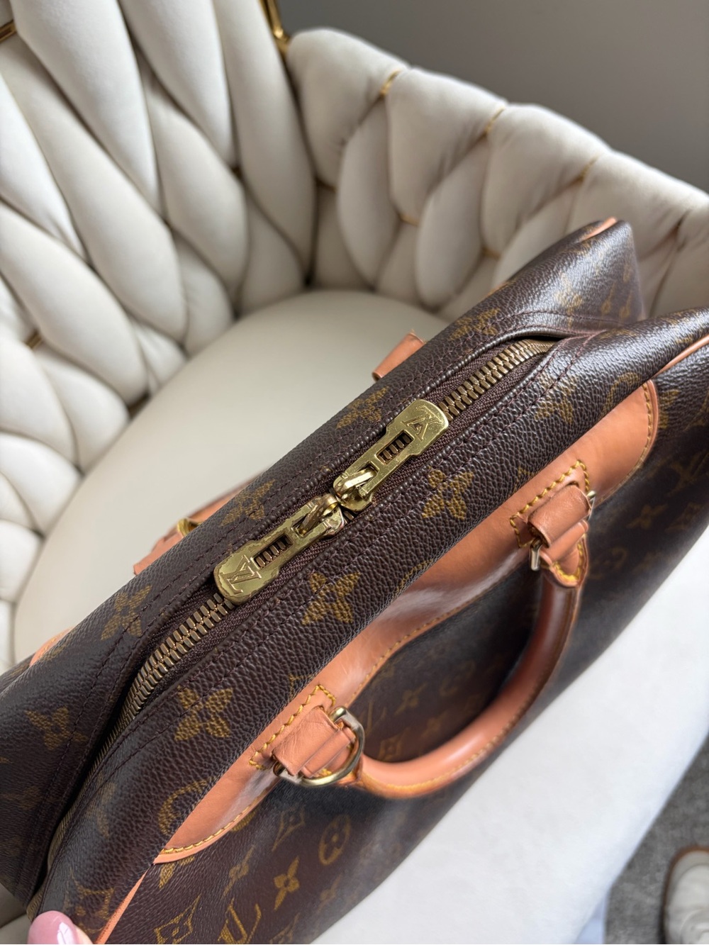 Louis Vuitton Deauville Monogram Bag - Picture 6 of 11